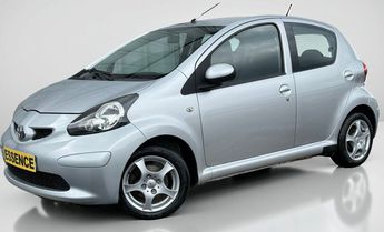  Voir détails -Toyota Aygo 1.0 VVT-i - 70ch (4 cv) - BVM5 - 5 porte à Thiers (63)