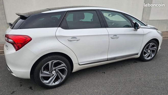 Citroen DS5 2.0 bluehdi 150 so chic blanc nacre Blanc de 2015