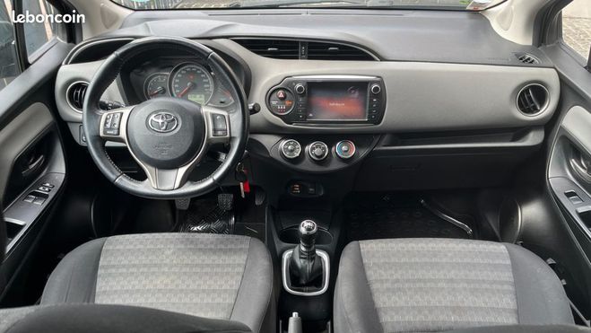 Toyota Yaris 1.4 D4D 90ch DYNAMIC Gris de 2016