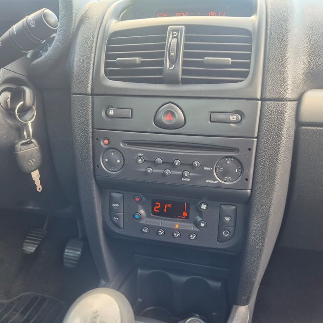 Renault Clio II 1.2 16V PRIVILEGE 5P Gris de 2007