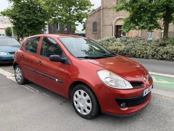  Voir détails -Renault Clio III 1.5 dCi 70ch Expression 5p à  Le Havre (76)