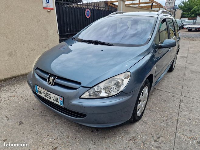 Peugeot 307 SW 1.6 essence 110ch 7places payer en 4x Gris de 2004