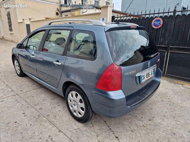Peugeot 307 SW 1.6 essence 110ch 7places payer en 4x Gris de 2004