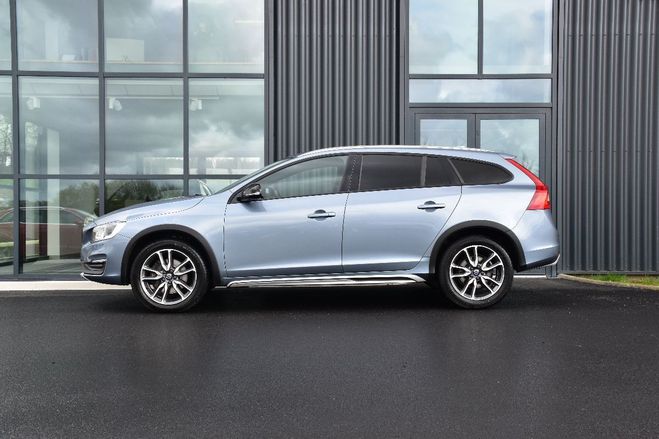 Volvo V60 II CROSS COUNTRY D3 150 PRO GEARTRONIC 8 GRIS METAL de 2017