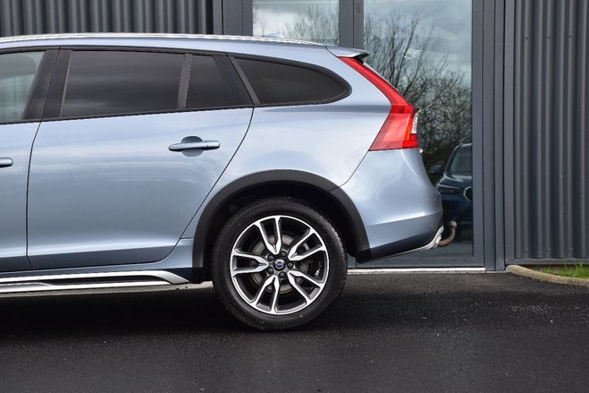 Volvo V60 II CROSS COUNTRY D3 150 PRO GEARTRONIC 8 GRIS METAL de 2017