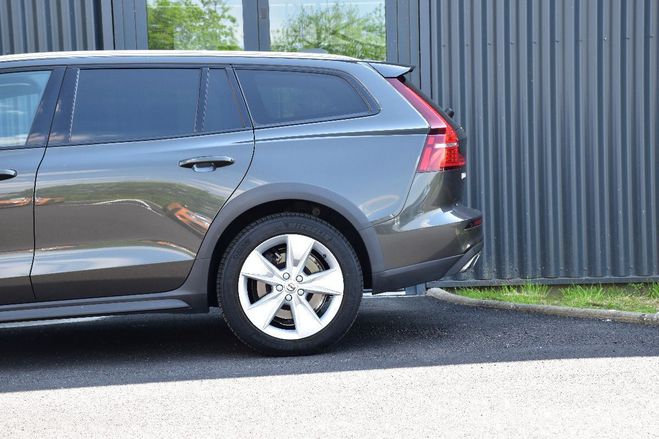 Volvo V60 II CROSS COUNTRY D3 150 PRO GEARTRONIC 8 GRIS FONCE METAL de 2019