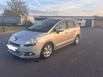  Voir détails -Peugeot 5008 1.6 HDi115 FAP Family II 7pl à Alfortville (94)