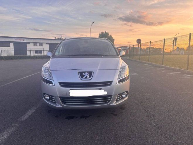 Peugeot 5008 1.6 HDi115 FAP Family II 7pl GRIS de 2013
