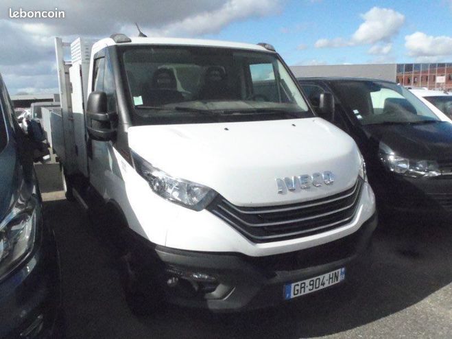 Iveco Daily plateau coffre 35c18 facadier  de 2023