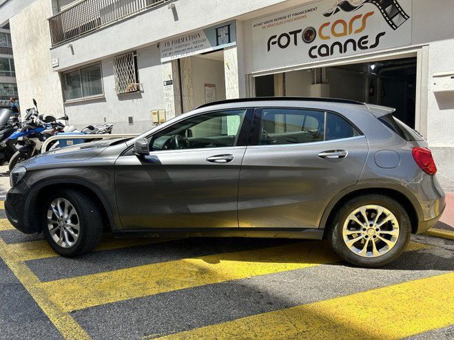 Mercedes Classe GLA 180 D SENSATION 7G-DCT Gris F de 2016