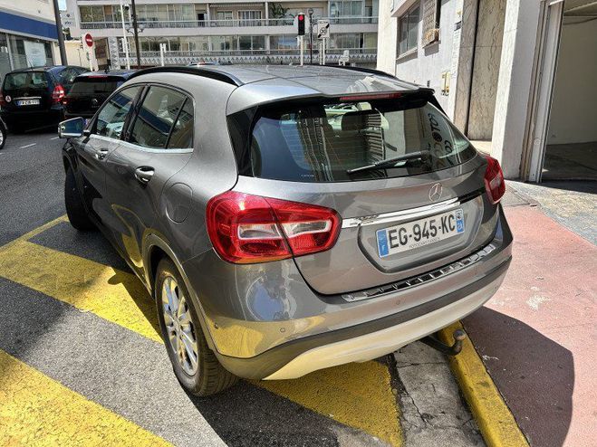 Mercedes Classe GLA 180 D SENSATION 7G-DCT Gris F de 2016