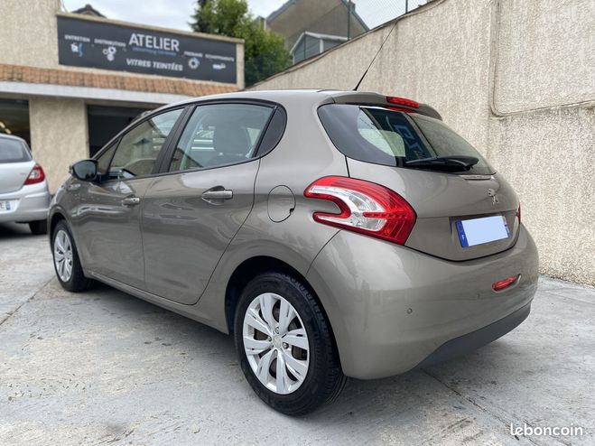 Peugeot 208 1.4HDi 70Ch Urban Soul  de 2013