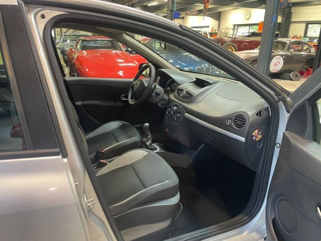 Renault Clio III PHASE 2 5P DCI (75CH) ECO2 70cv BVM Gris de 2011