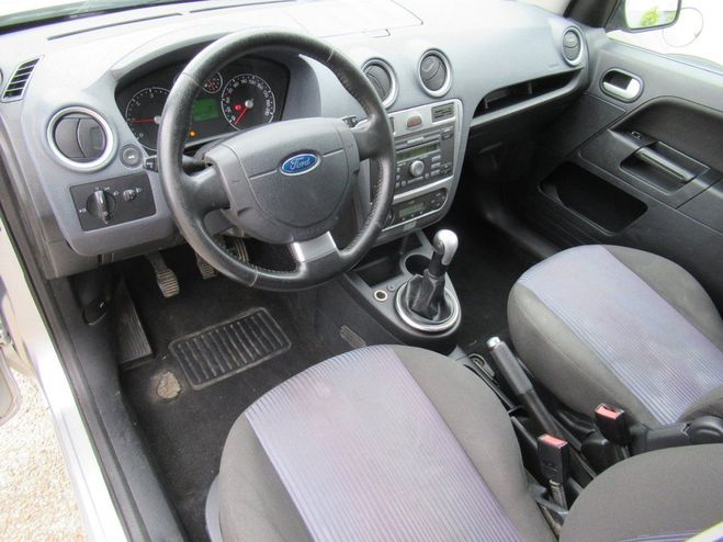 Ford Fusion 1.4 TDCI 68CH TREND Gris Clair de 2008