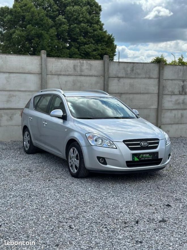Kia Ceed d Ceed Motion 1ER MAIN Gris de 2010