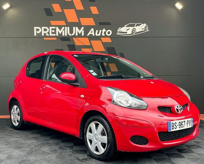 Toyota Aygo 1.0 I 70 CV Crit Air 1 Moteur a chaine C Rouge Mtallis de 2011