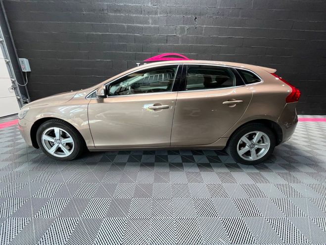 Volvo V40 T2 122 Momentum Jaune de 2016