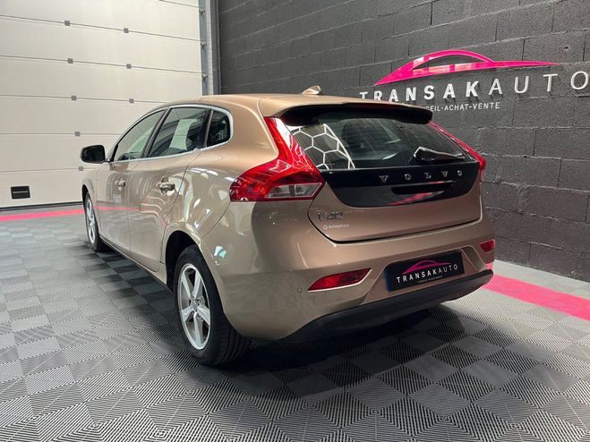 Volvo V40 T2 122 Momentum Jaune de 2016