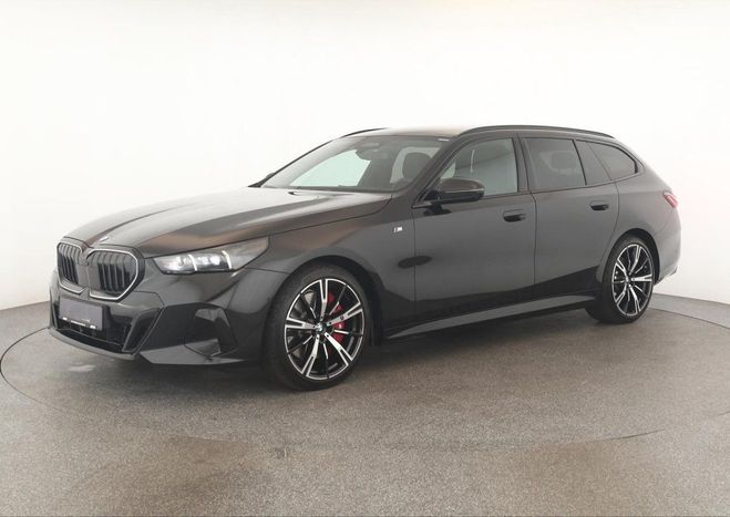 BMW Serie 5 TOURING G61 540d xDrive 303 ch BVA8 M Sp Noir Saphire de 2024