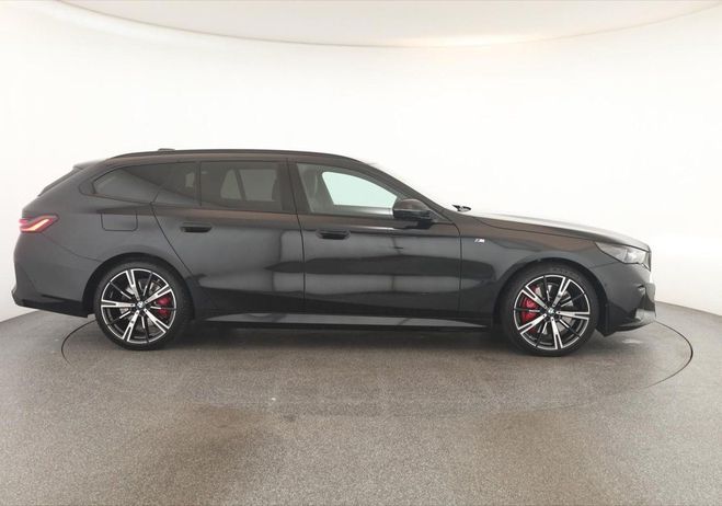 BMW Serie 5 TOURING G61 540d xDrive 303 ch BVA8 M Sp Noir Saphire de 2024
