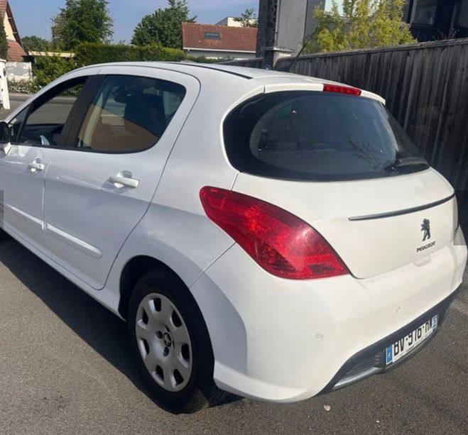 Peugeot 308 1.6 HDI 92CH Blanc de 2011