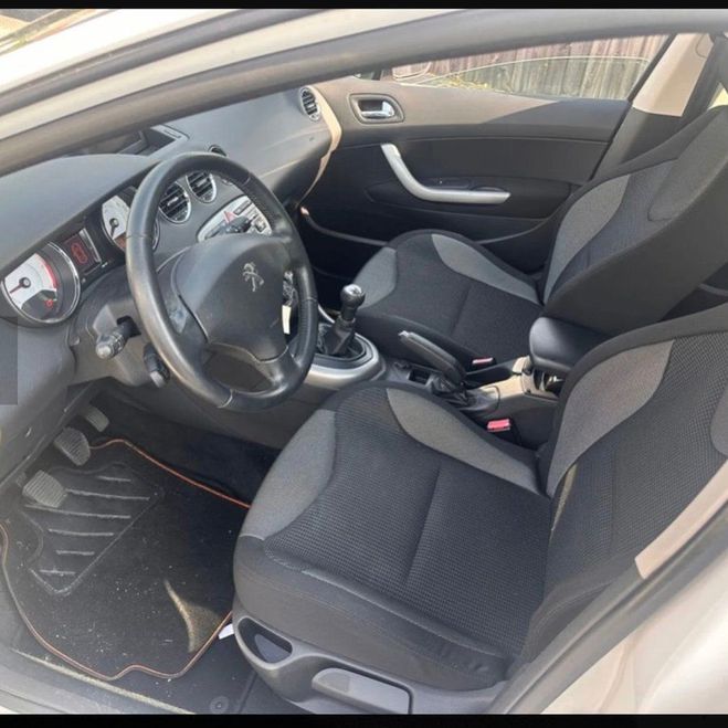 Peugeot 308 1.6 HDI 92CH Blanc de 2011