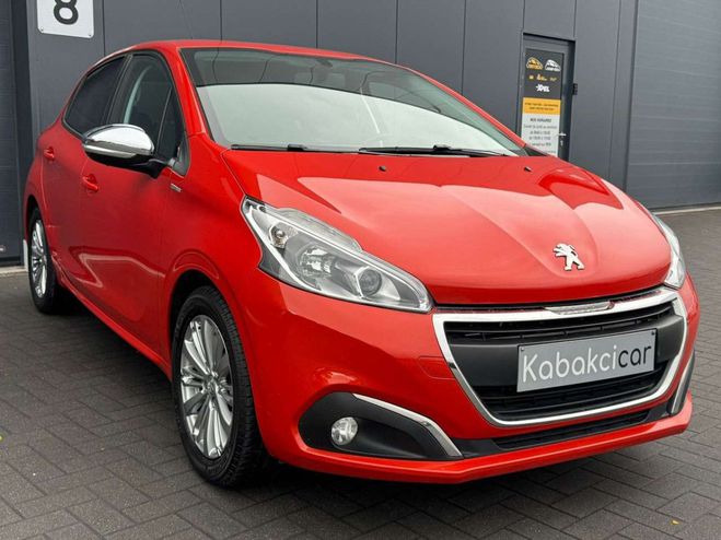 Peugeot 208 1.2i Style-- 87.000 KM--CARPLAY--GPS-GAR Rouge Mtallis de 