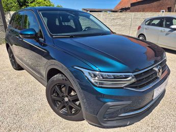  Voir détails -Volkswagen Tiguan 1.5 TSI ACT Comfortline-- CARPLAY-CAMERA à Cuesmes (70)