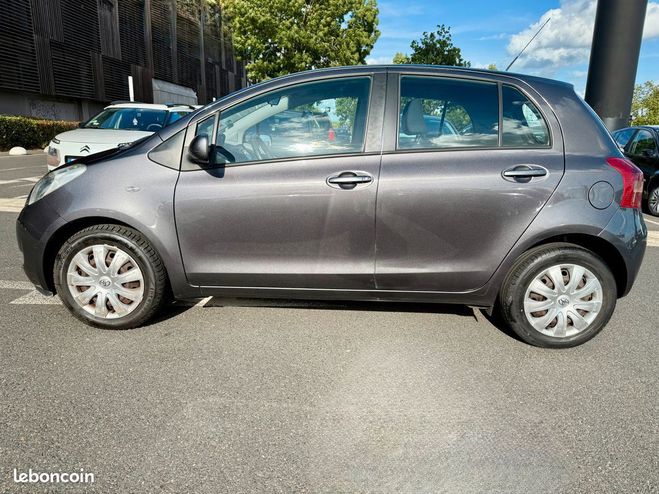Toyota Yaris 2 phase 87cv 1.3 vvt-i limited edition 1 Gris de 2009