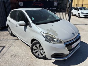  Voir détails -Peugeot 208 1.2 VTi 82ch Active à Cavaillon (84)