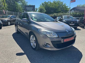  Voir détails -Renault Megane III dCi 110 eco2 Dynamique GPS à  Les Pennes-Mirabeau (13)