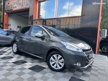  Voir détails -Peugeot 208 1.4 HDI FAP STYLE 5P à Morsang-sur-Orge (91)