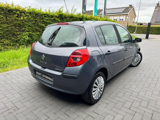 Renault Clio 3 1.5 dci 70 cv 4 ch confort expression Bleu de 2006