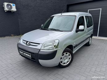 Voir détails -Peugeot Partner 1.4 essence 75ch faible kilomtrage gara à Fretin (59)