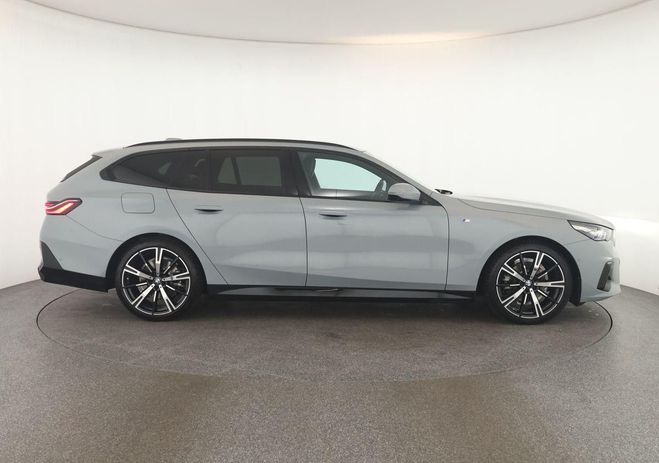 BMW Serie 5 Touring G61 520d 197 ch BVA8 M Sport GRIS BROOKLYN de 2024