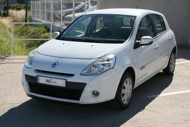 Renault Clio III 1.2 16V 75CH ZEN 5P Blanc de 2014