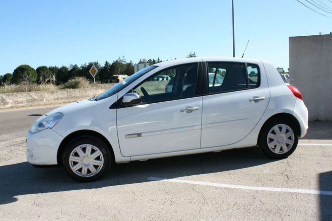 Renault Clio III 1.2 16V 75CH ZEN 5P Blanc de 2014