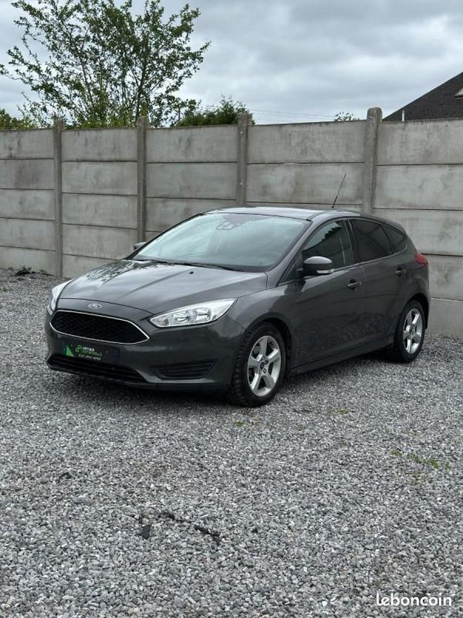 Ford Focus Titanium 1ER MAIN DIESEL Gris de 2015