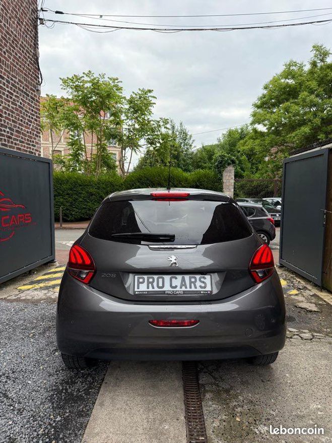 Peugeot 208 1,6hdi allure Gris de 2018
