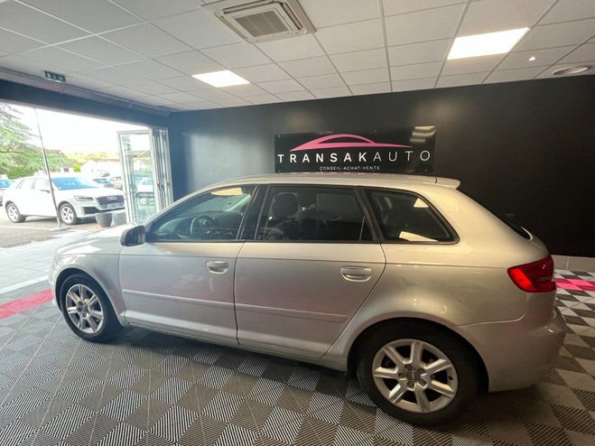 Audi A3 Sportback 2.0 TDI 140 DPF Ambiente S tro Gris de 2011