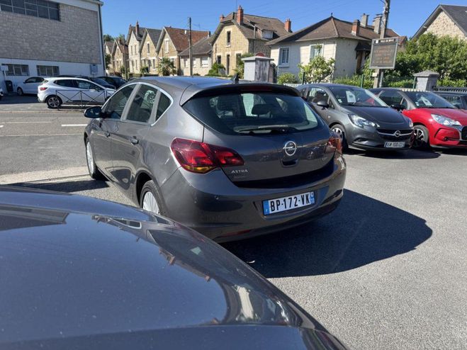 Opel Astra 1.7 CDTI FAP - 110 Enjoy Gps   Clim   Ra GRIS FONCE de 2011