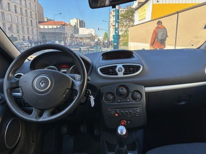 Renault Clio 1.5 DCI 85CH CONFORT DYNAMIQUE 5P GRIS de 2006