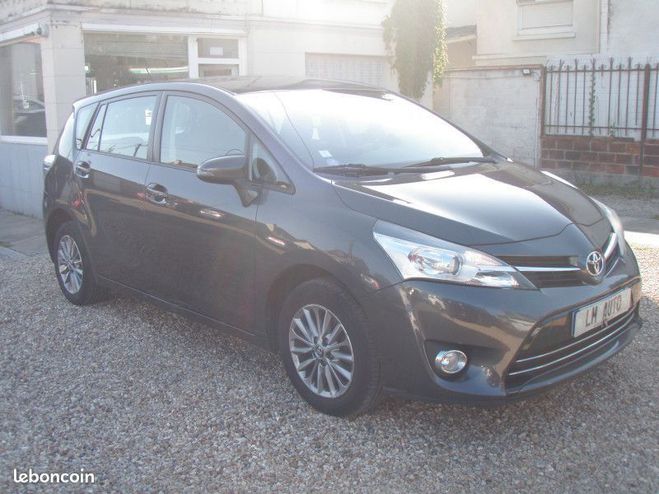 Toyota Verso (2) 132 VVT-I DYNAMIC ETHANOL 7PL Gris de 2016