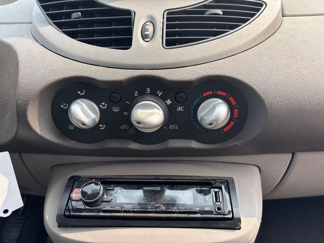 Renault Twingo II 1.2 LEV 16V 75 TREND 114G Gris anthracite de 2009