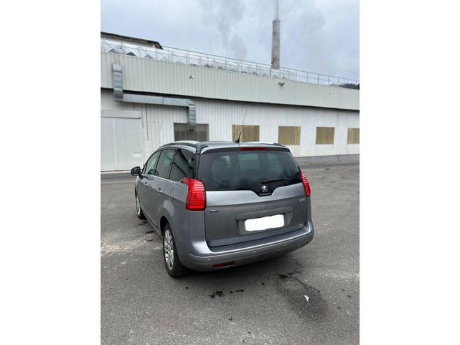 Peugeot 5008 2.0 HDi 16V FAP - 150 - 7pl Business Pac GRISE de 2017