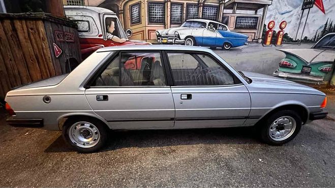Peugeot 305 GT REPRISE POSSIBLE CYCLO 50 CC RACING M Gris Clair Mtallis de 1984
