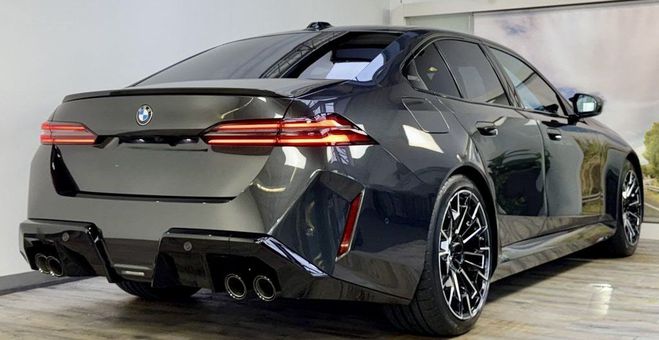BMW M5 G90 4.4 V8 PHEV 727 CV BVA8 CARBONE B&W GRIS FONCE de 2024