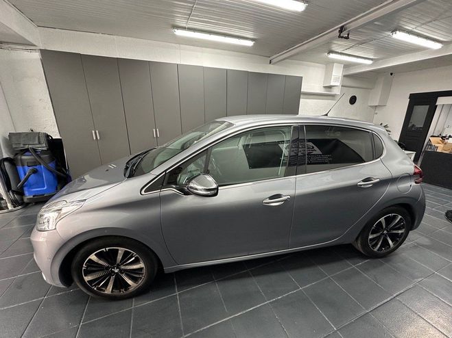 Peugeot 208 1.2 82Ch PureTech Tech Edition - 89 000  Gris Clair de 2019