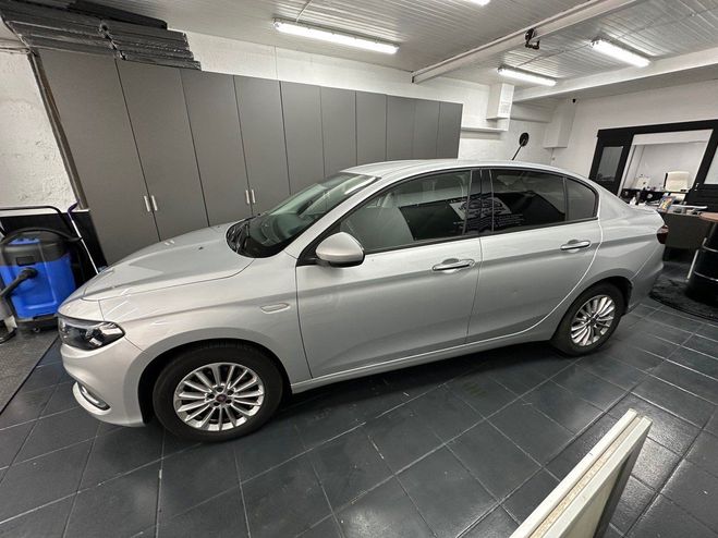 Fiat Tipo Life plus 1.0 101ch 4 portes Gris de 2021