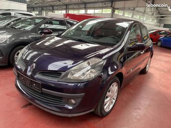  Voir détails -Renault Clio 1.6i 16V 110 III BERLINE Dynamique PHASE à Bthune (62)